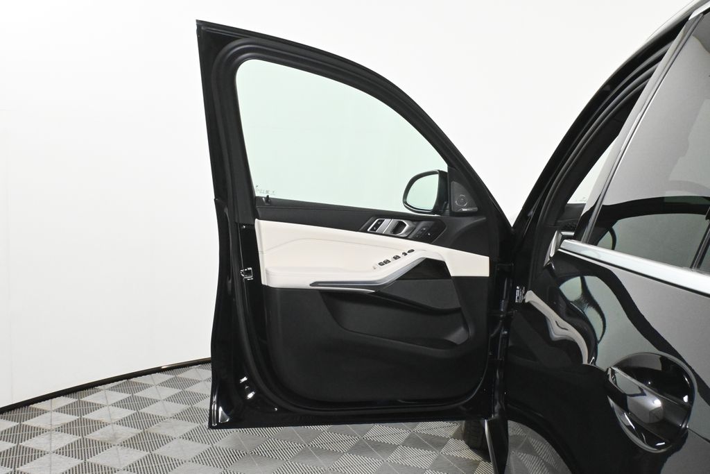 2025 BMW X5 xDrive40i 28