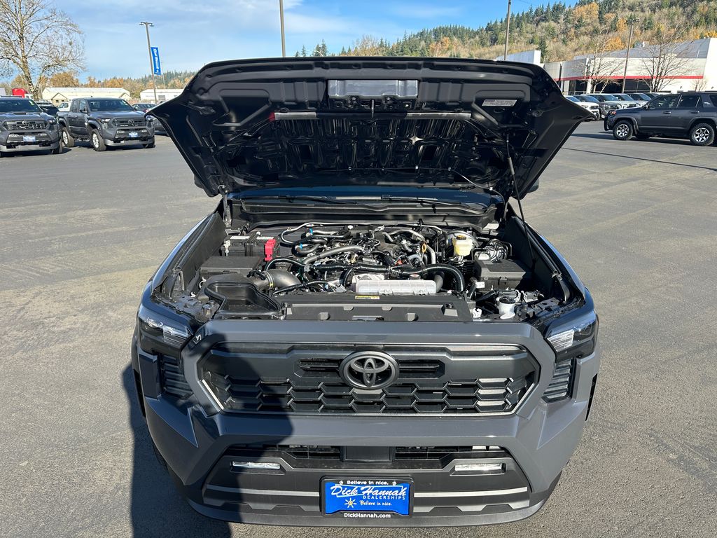 2025 Toyota Tacoma TRD Sport photo 4