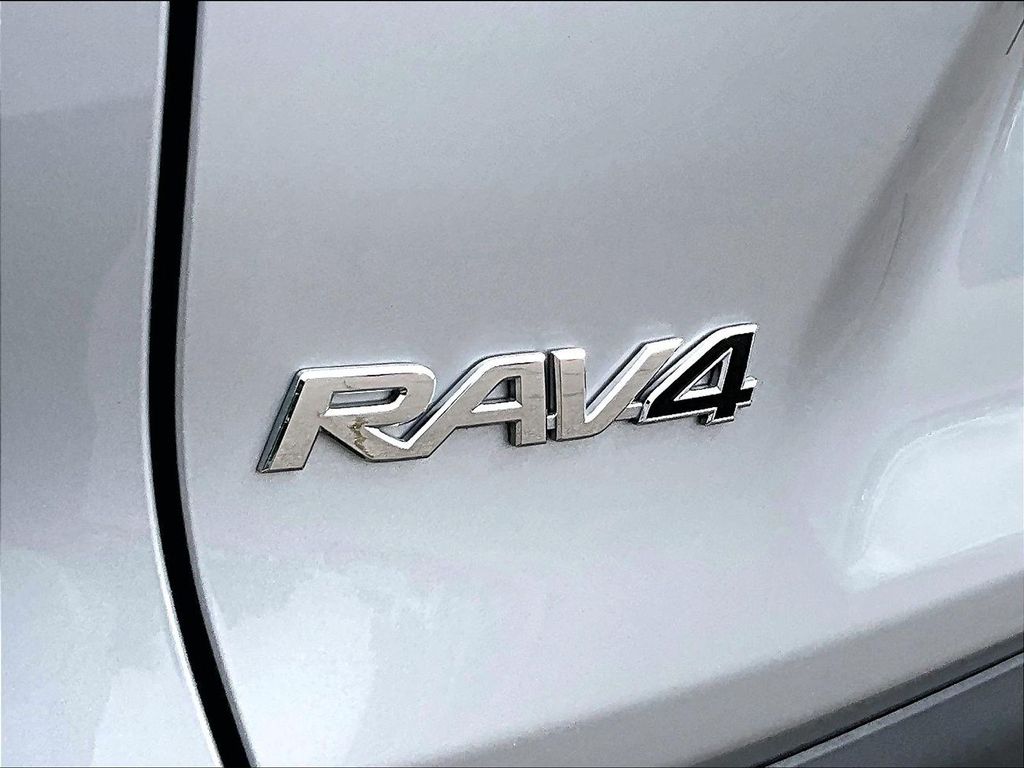 2024 Toyota RAV4 — photo 27