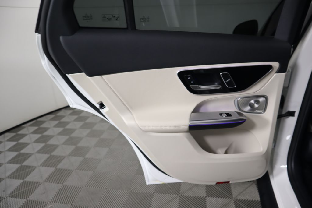 2025 Mercedes-Benz GLC 300 28
