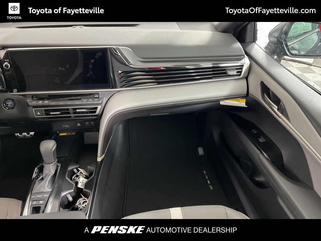 2025 Toyota Camry SE 19
