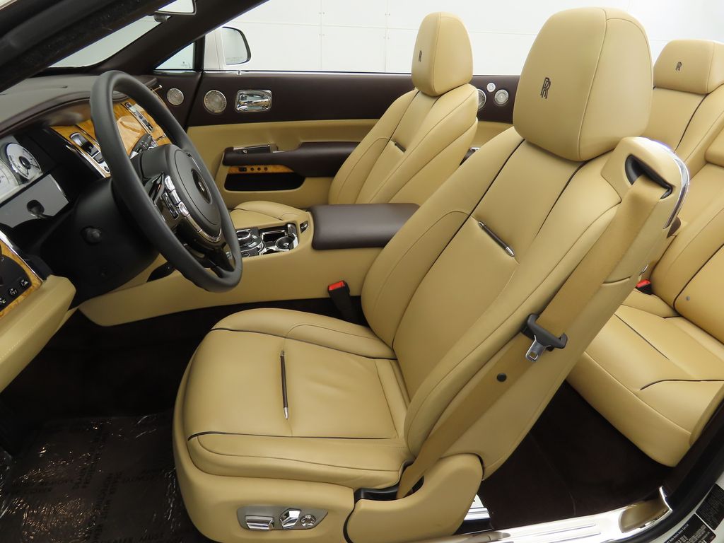 2017 Rolls-Royce Dawn  26