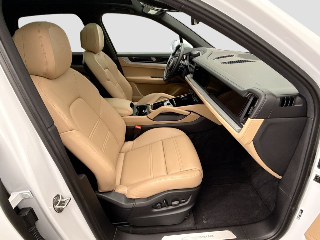 Thumbnail: 2025 Porsche Cayenne - 22