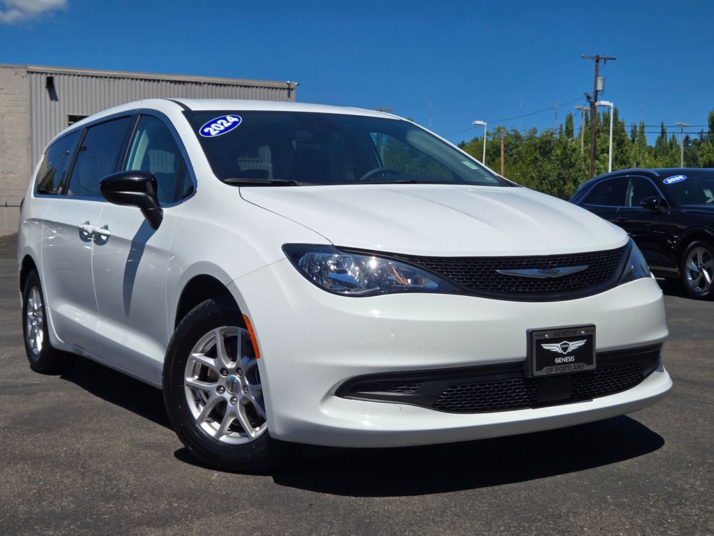 2024 Chrysler Voyager LX FWD