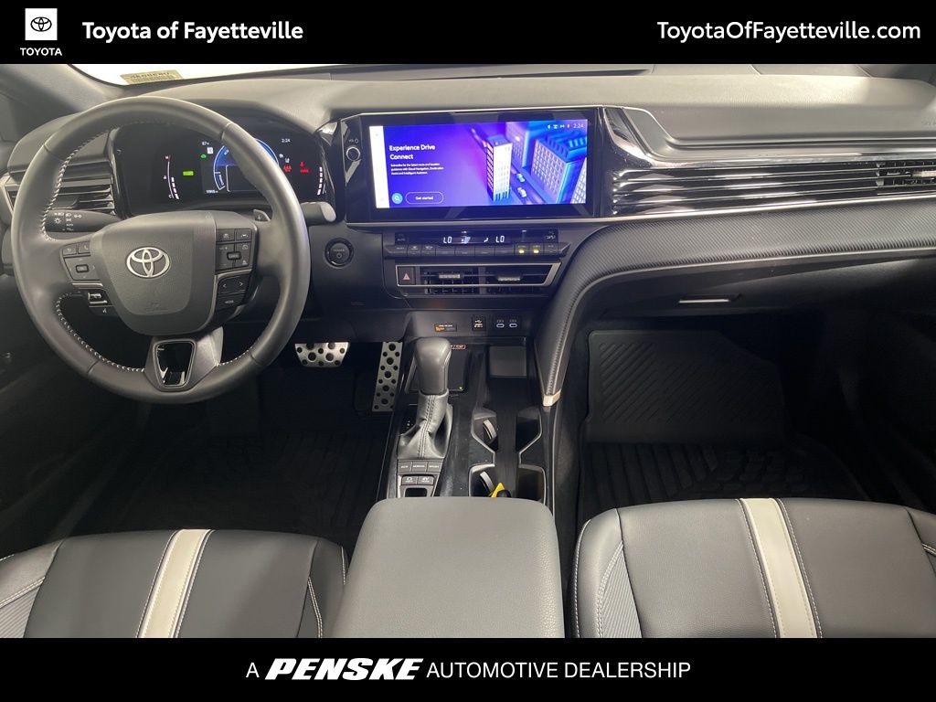 2025 Toyota Camry SE 18