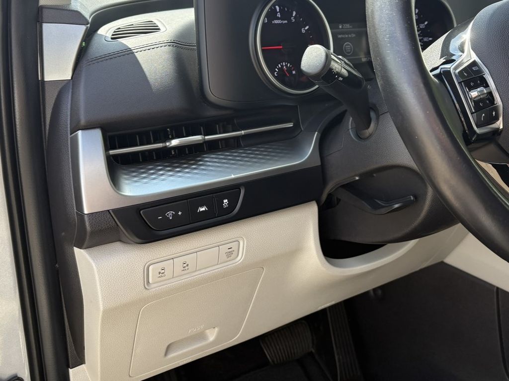 2022 Kia Carnival LXS