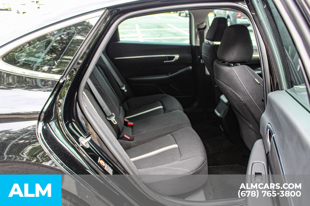 Used 2023 Black Hyundai SEL image 17