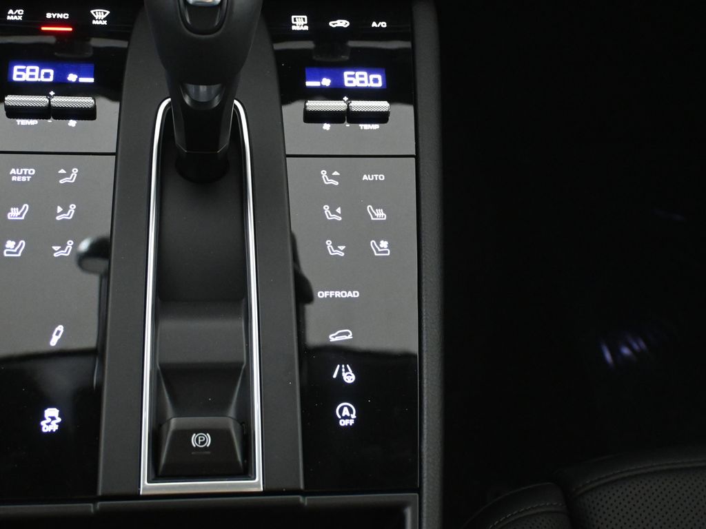 Thumbnail: 2026 Porsche Macan - 26