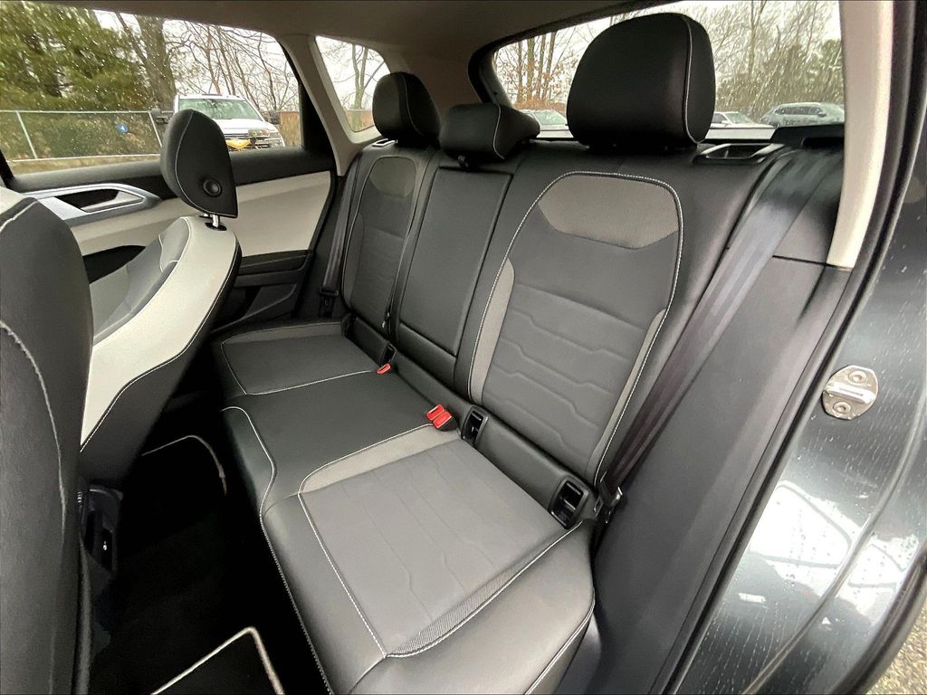 2025 Volkswagen Taos — photo 15