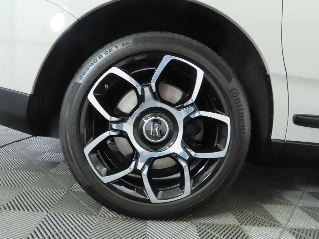 Thumbnail: 2023 Rolls-Royce Cullinan - 32