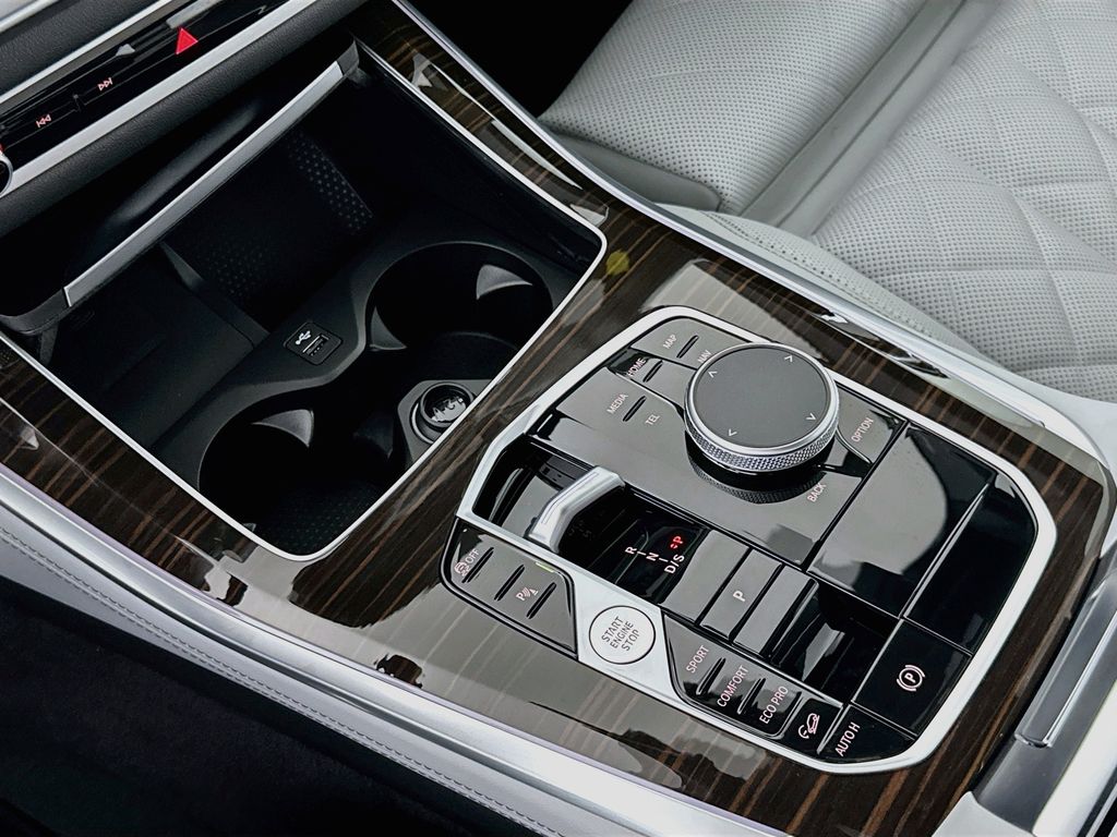 Thumbnail: 2026 BMW X5 - 15