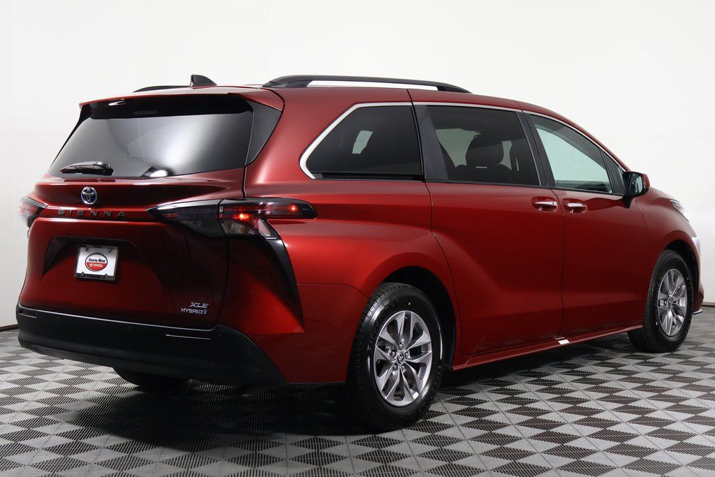 2023 Toyota Sienna XLE 4