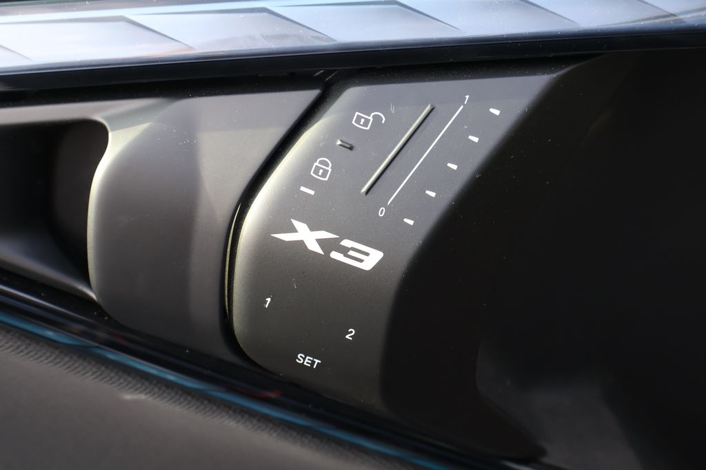 Thumbnail: 2025 BMW X3 - 18