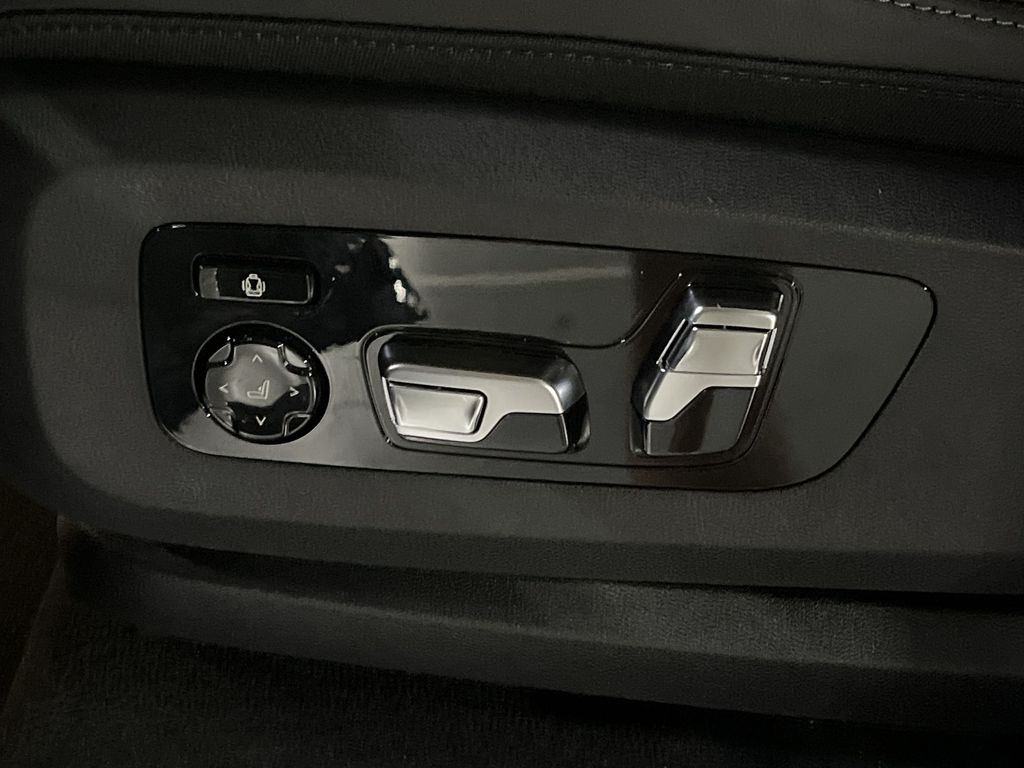 Thumbnail: 2026 BMW X5 - 12