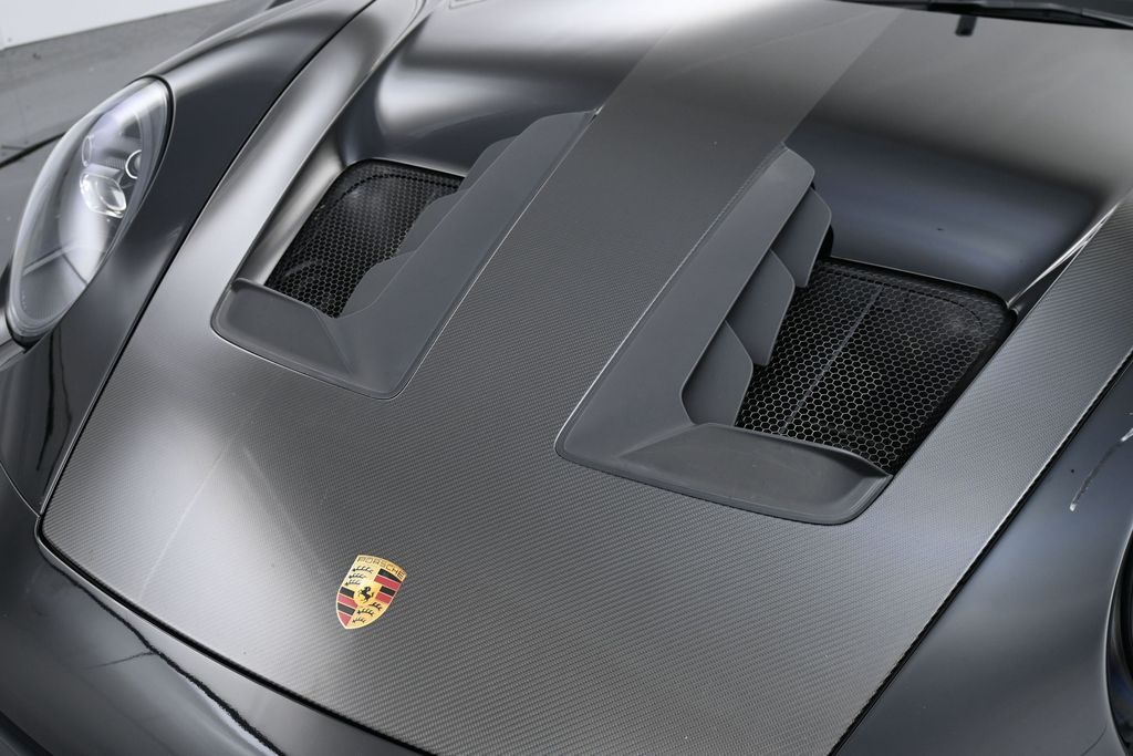 Used 2024  Porsche  image 33