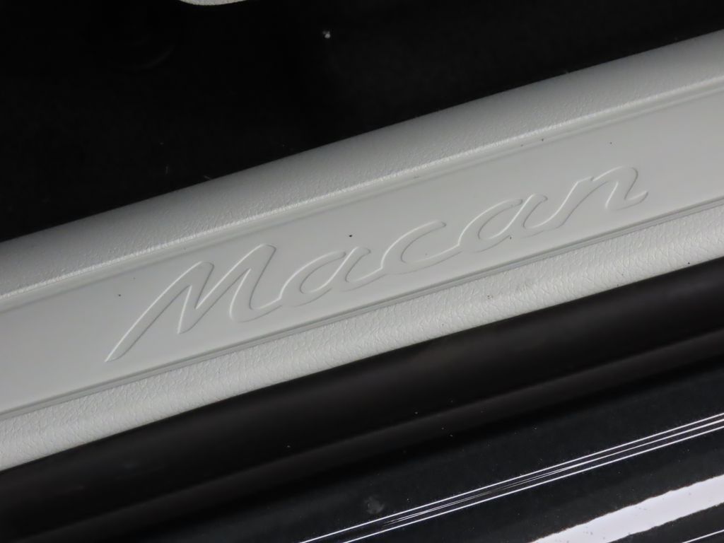 2024 Porsche Macan  39