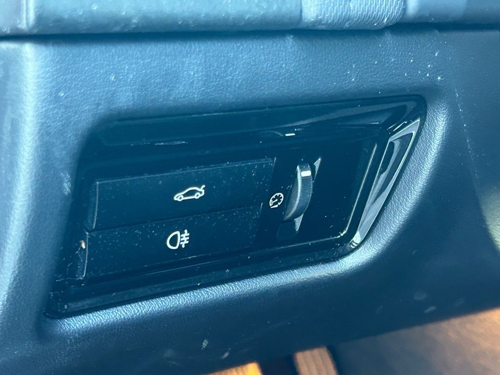 Used 2014  Jaguar S image 69