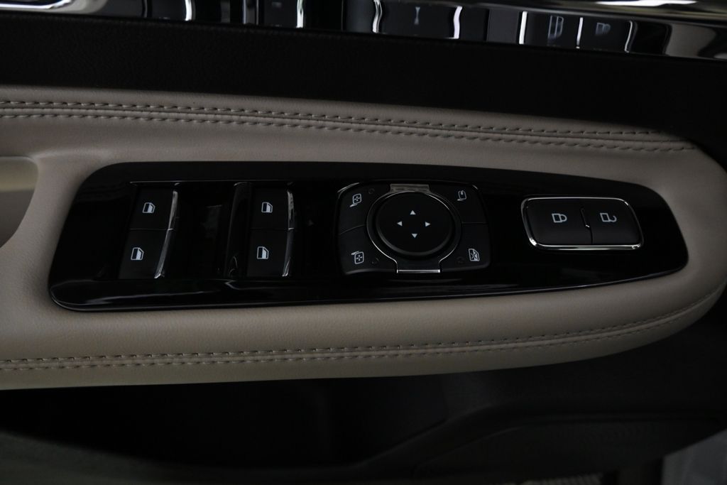 New 2026 White Lincoln Premiere image 23