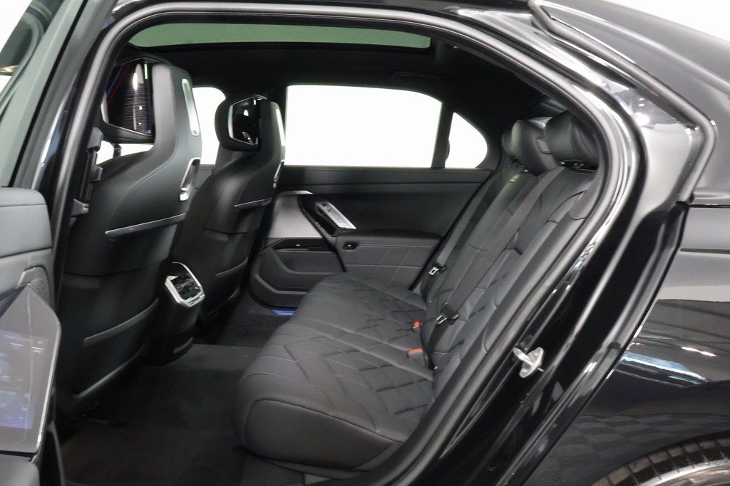 Thumbnail: 2026 BMW i7 - 6