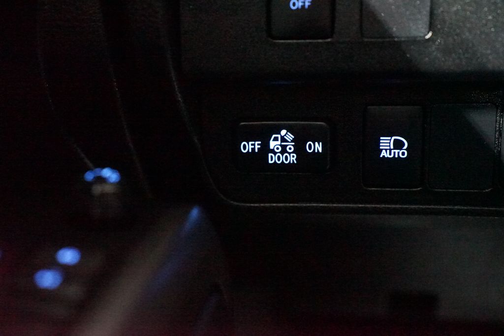 Thumbnail: 2021 Toyota Tacoma - 22