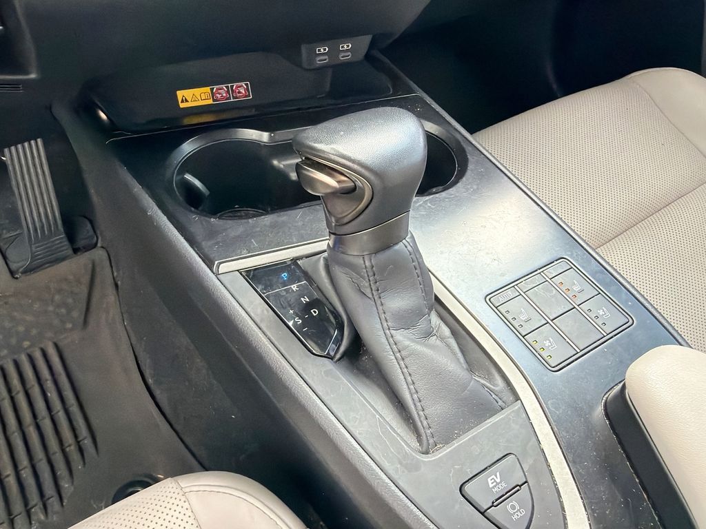 Thumbnail: 2024 Lexus UX - 19