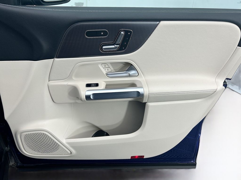 Thumbnail: 2023 Mercedes-Benz GLB - 23