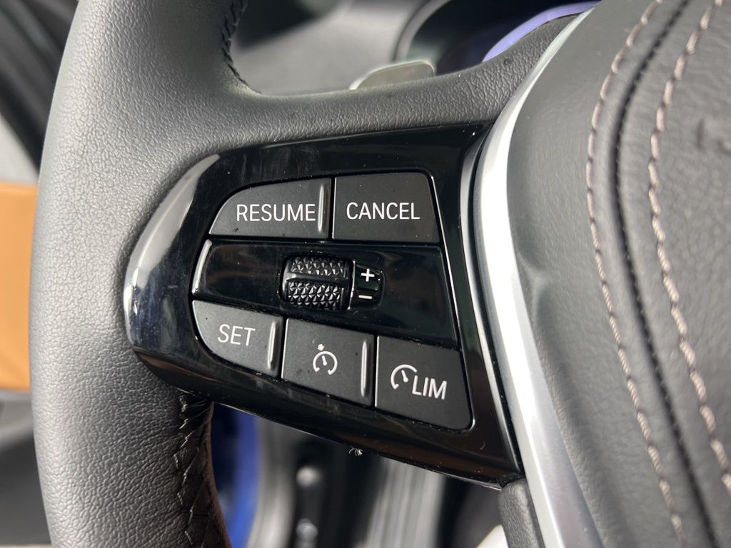 Thumbnail: 2023 BMW 5 Series - 20