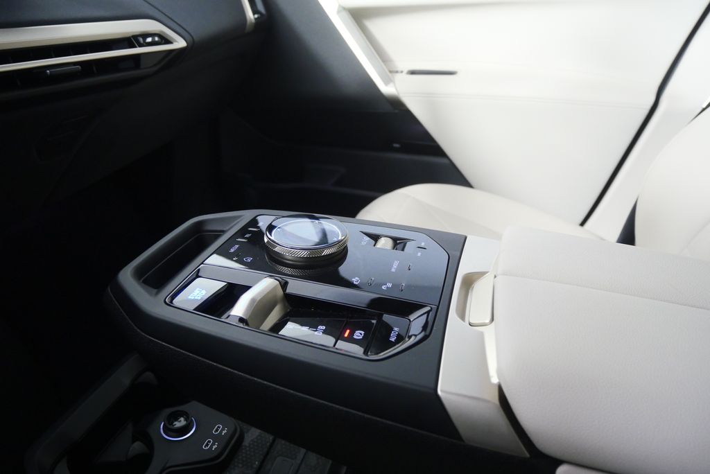 Thumbnail: 2023 BMW iX - 23