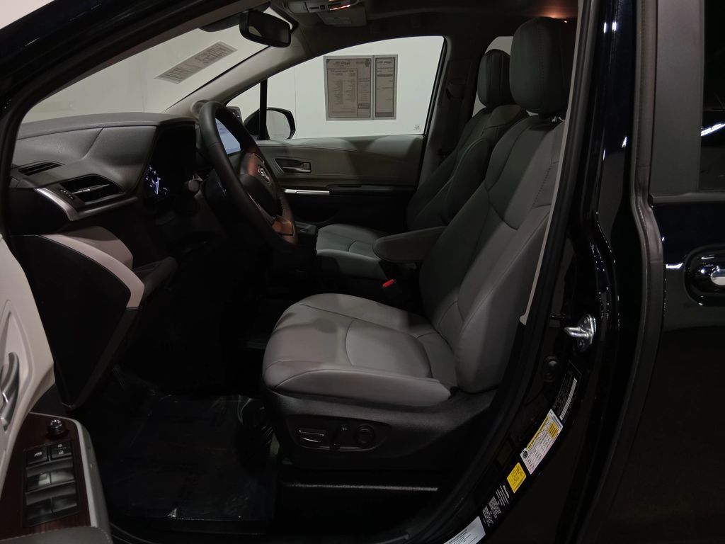 2024 Toyota Sienna XLE