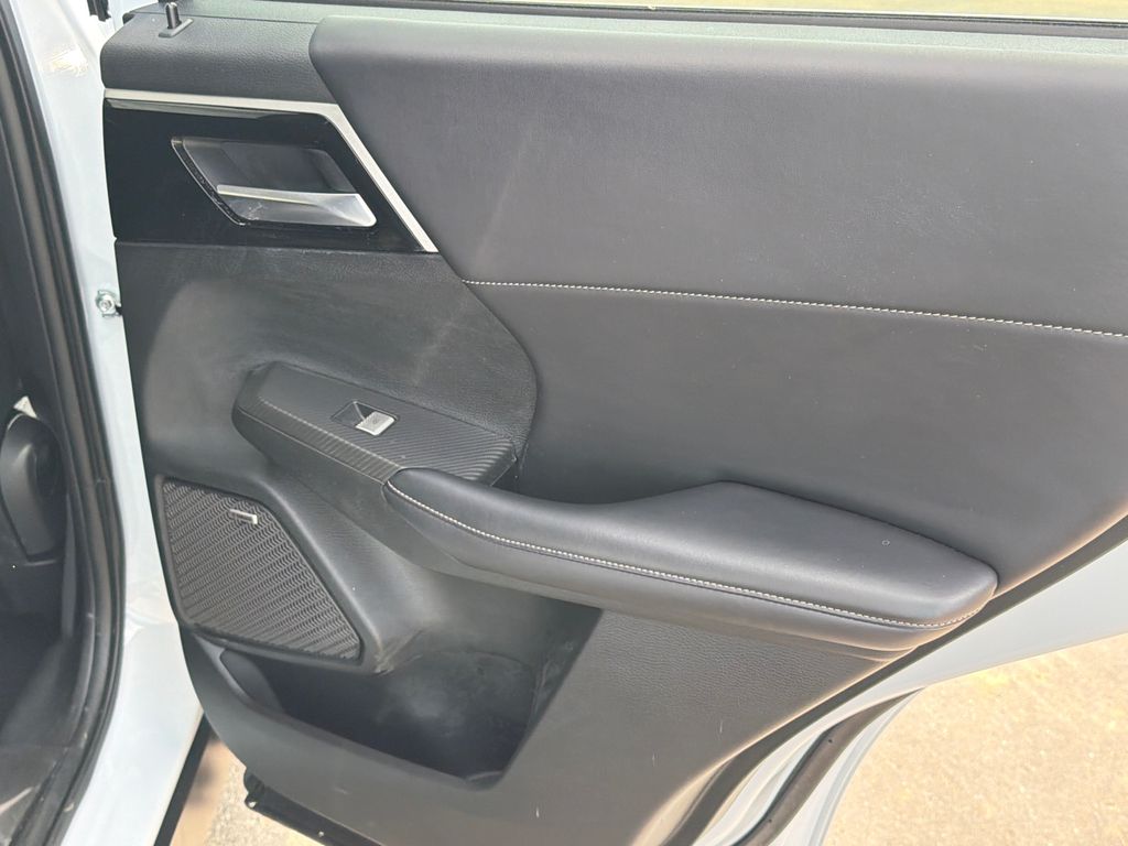 Used 2025 White Mitsubishi SE image 16