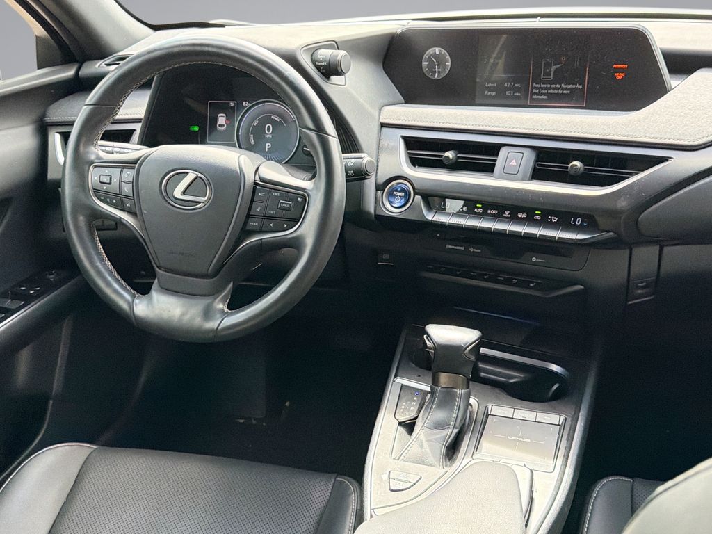Thumbnail: 2021 Lexus UX - 19