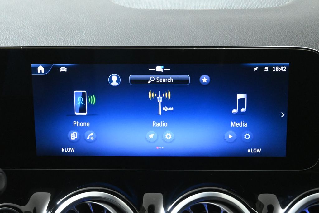 Thumbnail: 2025 Mercedes-Benz GLA - 17