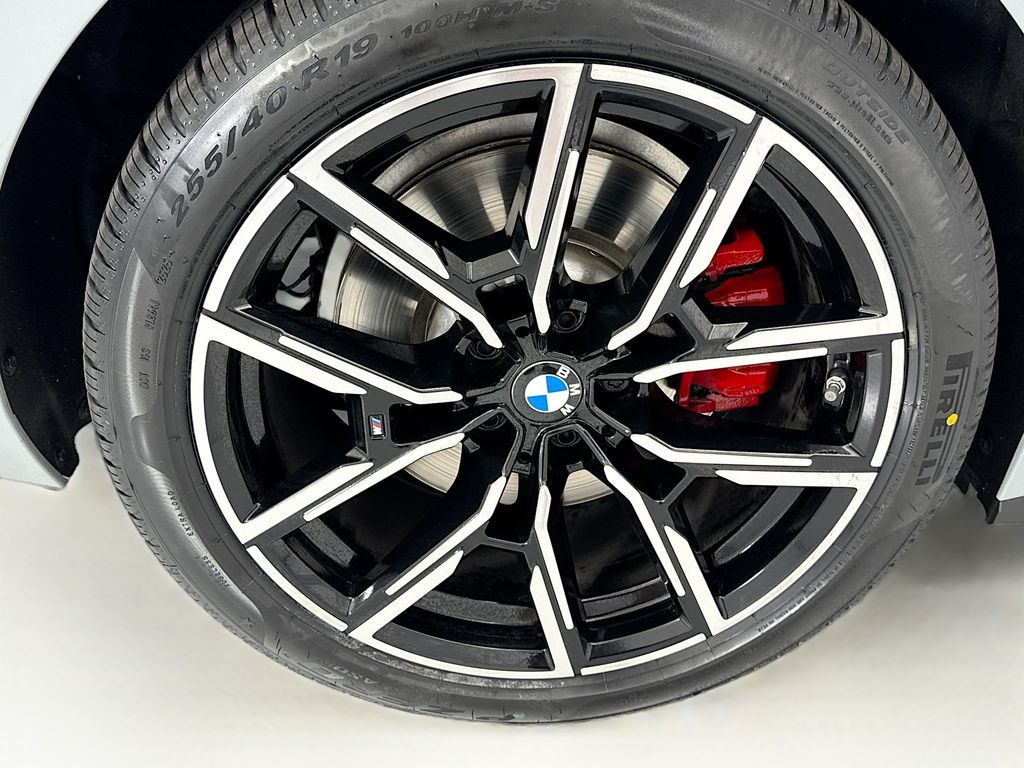 Thumbnail: 2025 BMW i4 - 32