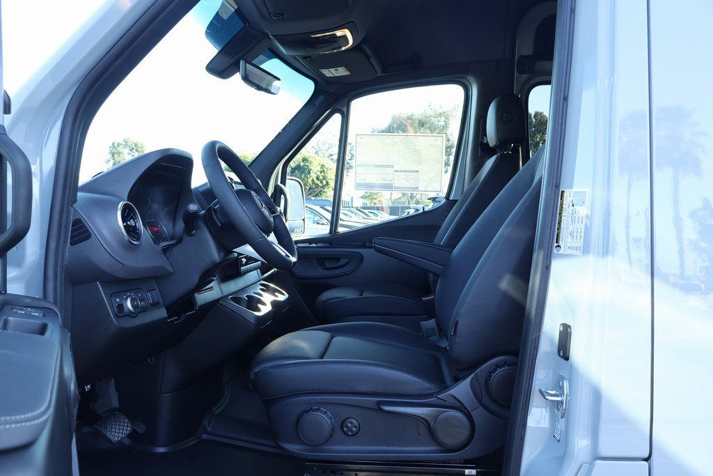 Thumbnail: 2026 Mercedes-Benz Sprinter - 6