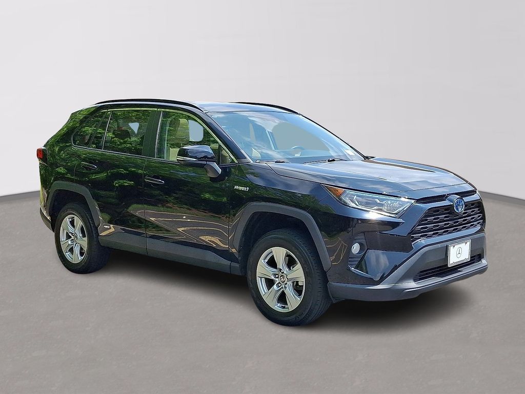 2021 Toyota RAV4 XLE 3