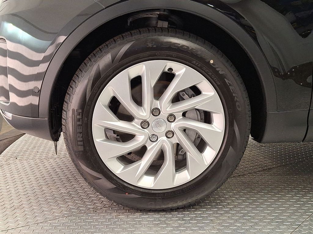 Thumbnail: 2025 Land Rover Discovery - 5