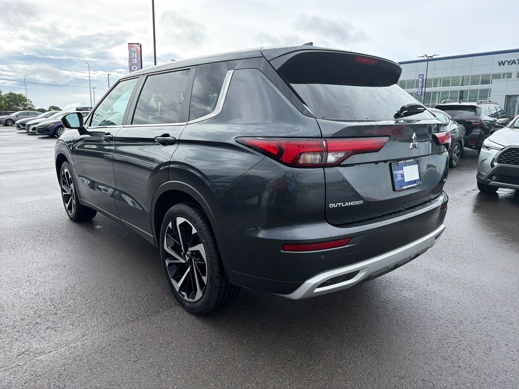 Used 2024 Gray Mitsubishi SE image 4