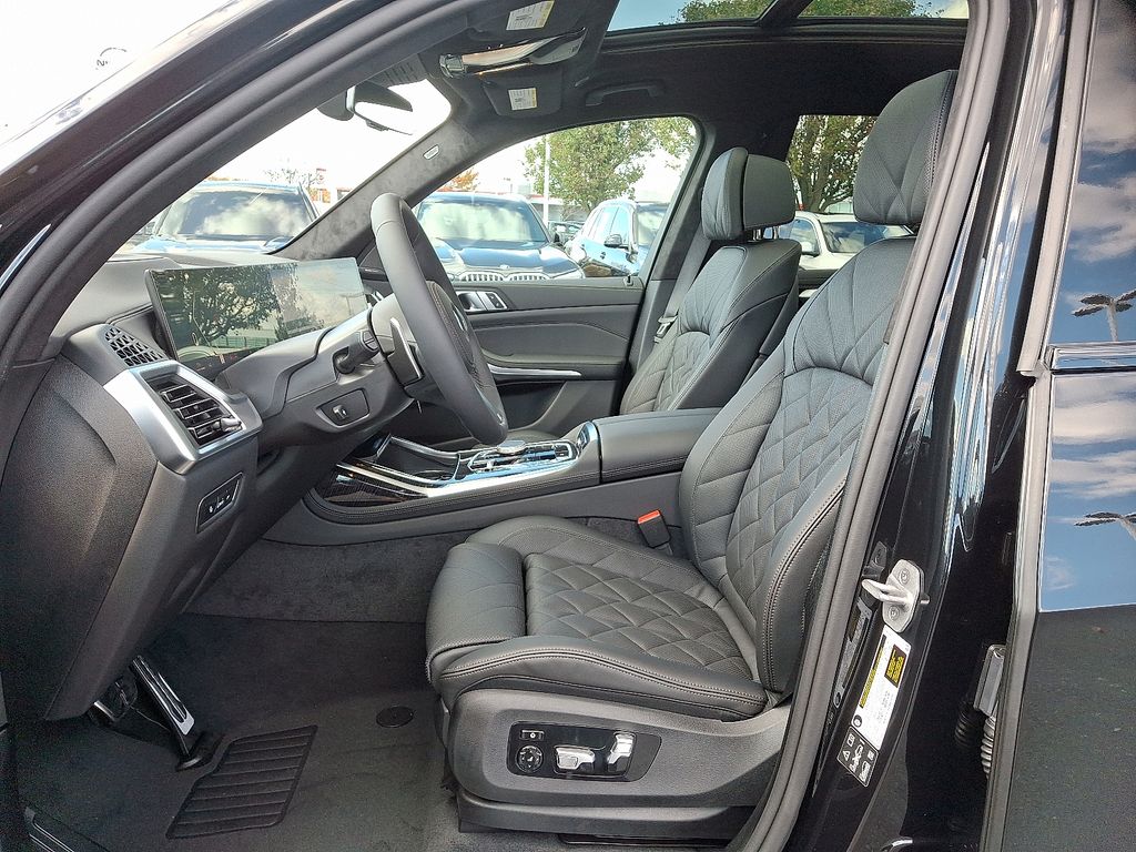 Thumbnail: 2026 BMW X7 - 6