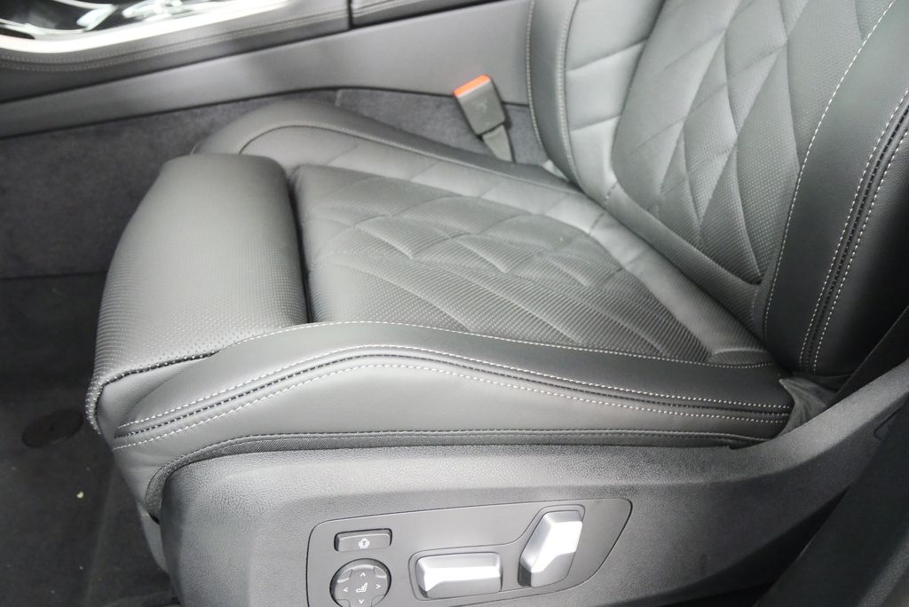 Thumbnail: 2026 BMW X5 - 10