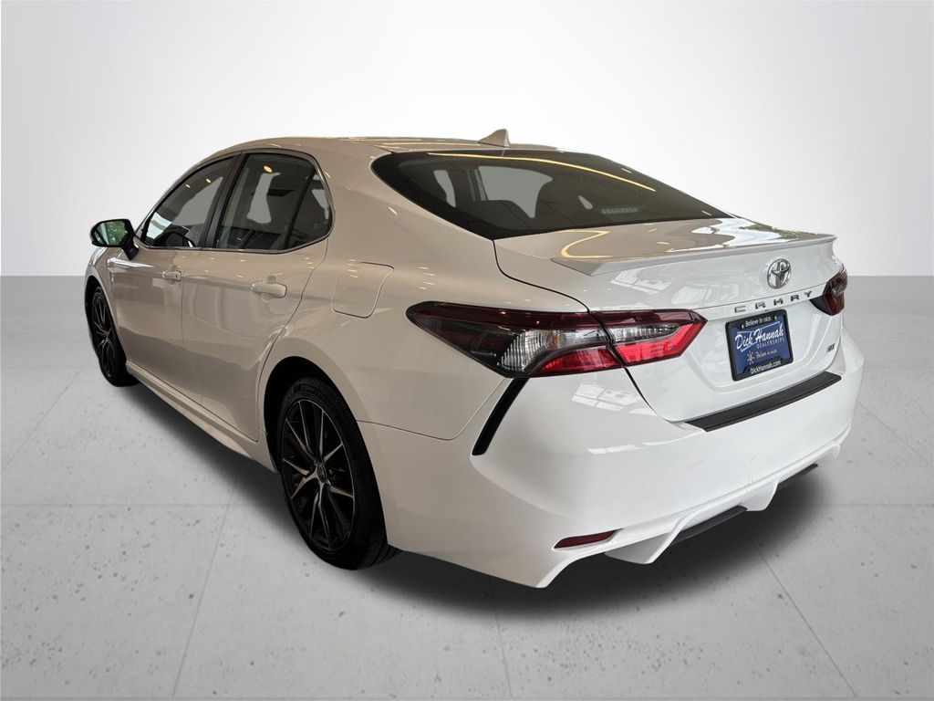 2022 Toyota Camry SE