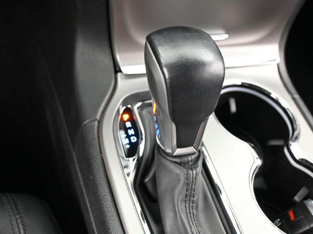 Used 2021 Diamond Black Crystal Pearlcoat Jeep Laredo X image 22