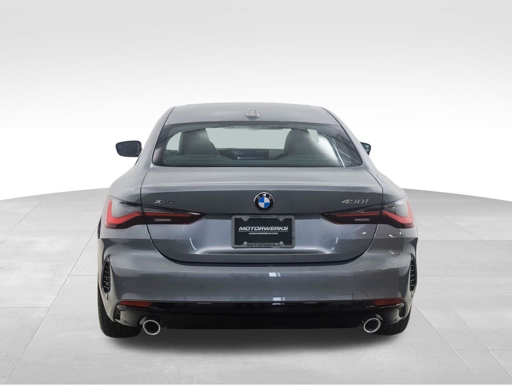 Thumbnail: 2026 BMW 4 Series - 4