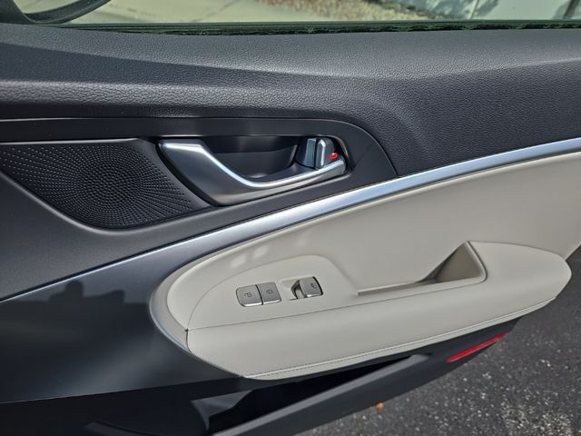 2025 Genesis G70  23