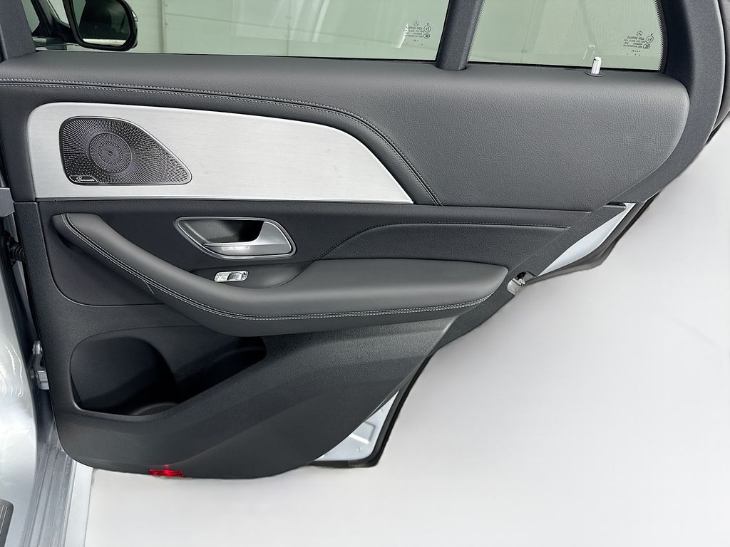 Thumbnail: 2026 Mercedes-Benz GLE - 26