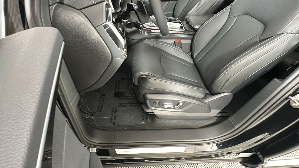 2025 Audi Q7  30