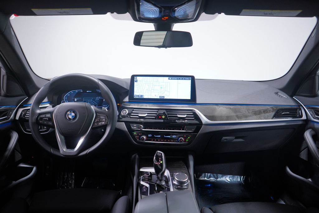 Thumbnail: 2023 BMW 5 Series - 10