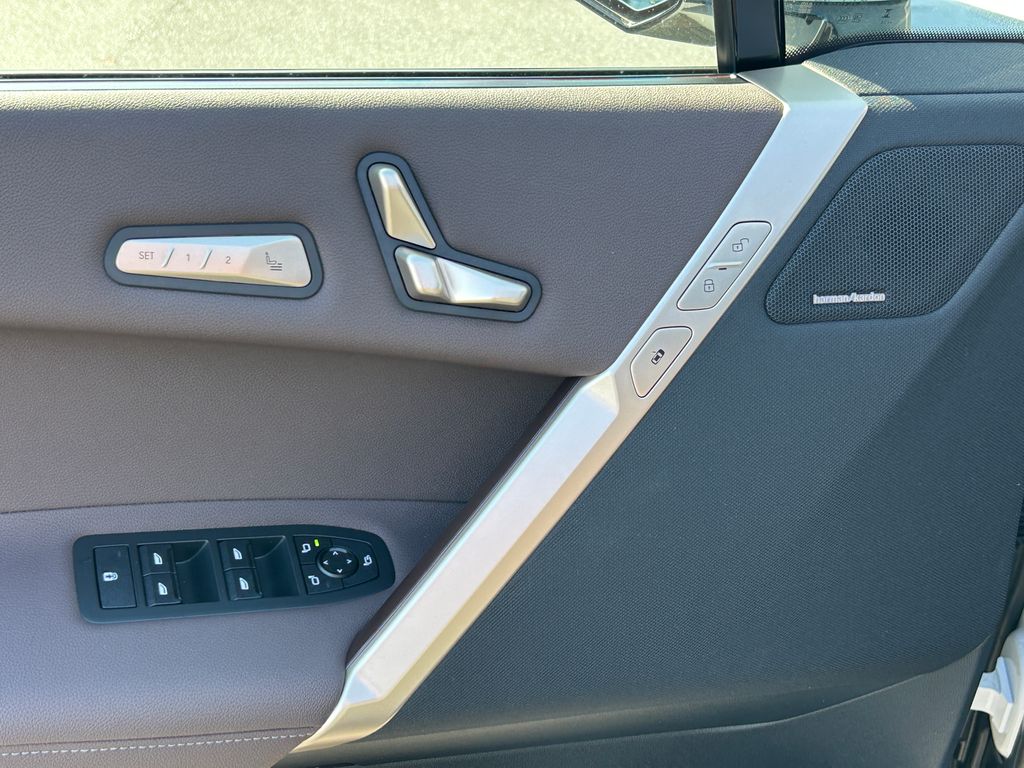 2025 BMW iX xDrive50 12
