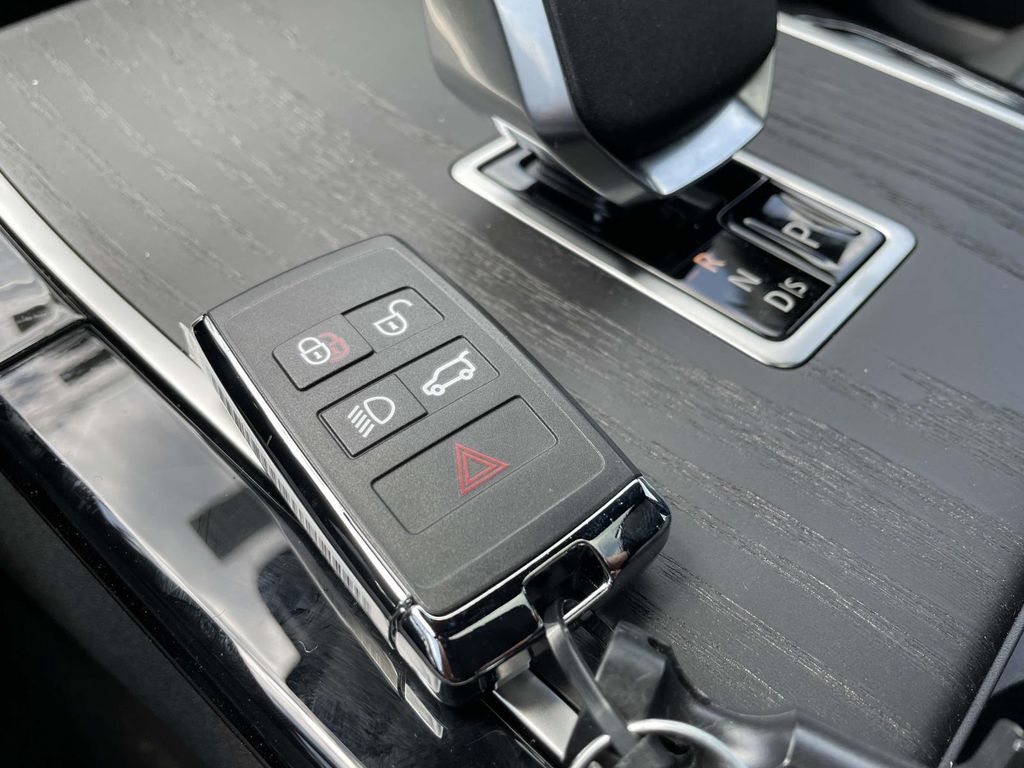 New 2026 Black Land Rover Dynamic SE image 42
