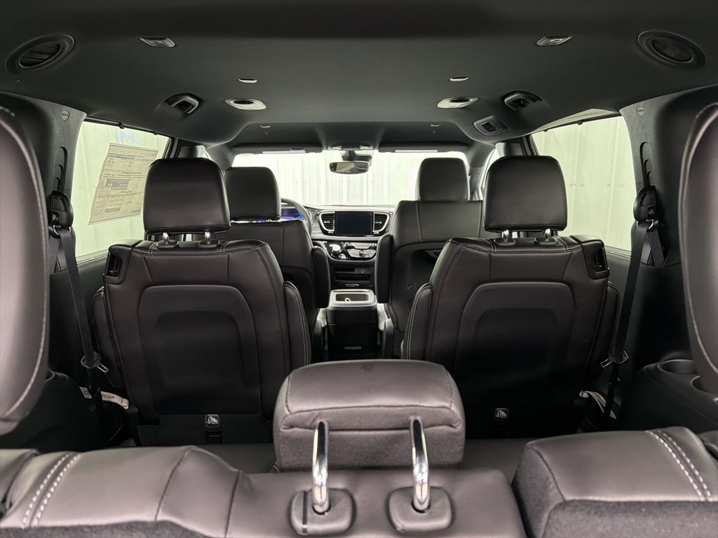 2026 Chrysler Pacifica Select - 8