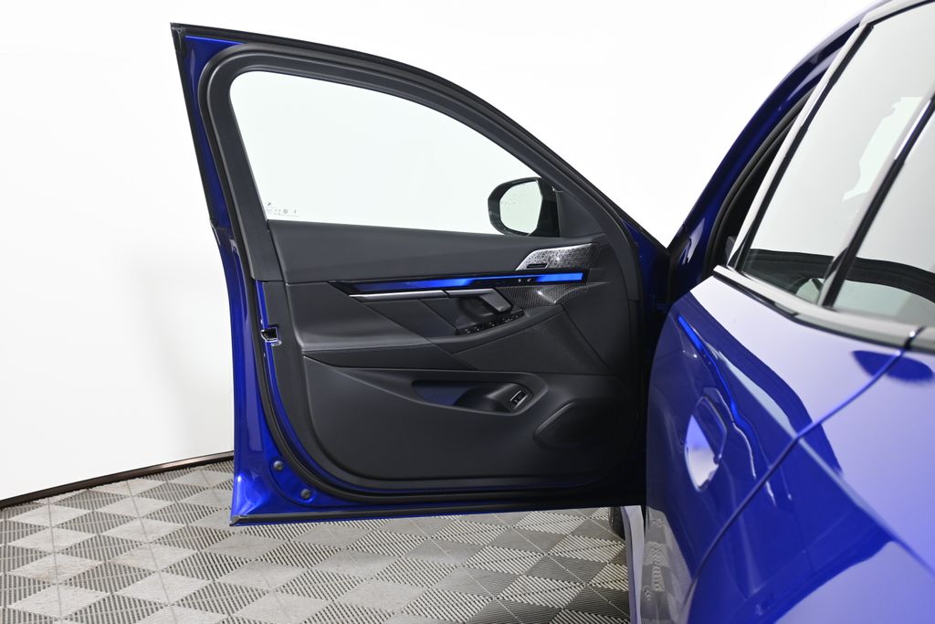 Thumbnail: 2026 BMW M5 - 24